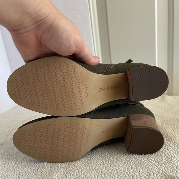 Violet and Red NWOB Jenna suede olive green leather bootie - Picture 5 of 10